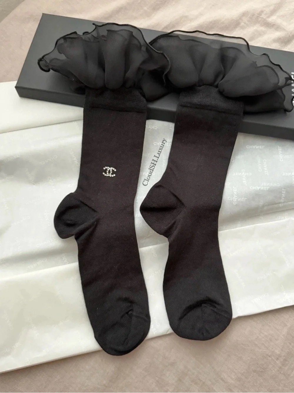 Auth Chanel 25K Classic CC Logo Ruffle Black Socks - Size M